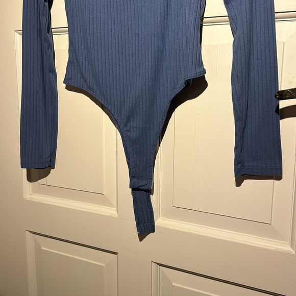 *SLIGHTLY WORN* dark blue Moa moa plunge neck long sleeve bodysuit - Picture 3 of 5